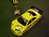 La voiture de Traugott, cette fois avec sa carrosserie et son trophée (pôle et victoire).